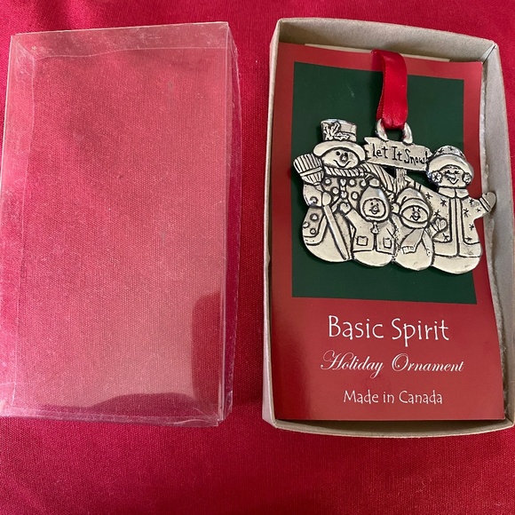 Basic Spirit Pewter Snowman Family Ornament - Picture 2 of 10